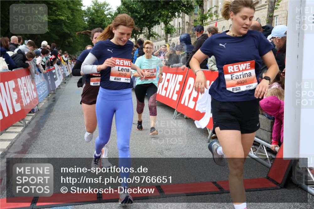 14.06.2026 - REWE Women's Run Strokosch-Dieckow http://msf.ph/oto/9766651 14.06.2026 11:01:23 Ziel 5262, 5315, 5326, 5419, 5421, 5603, 5771, 5824, 5864, 5948, 5952, 6025 meine-sportfotos.de