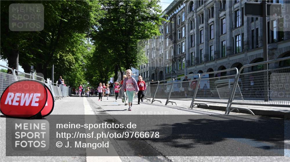 14.06.2026 - REWE Women's Run J. Mangold http://msf.ph/oto/9766678 14.06.2026 11:38:11 Ziel 150, 186, 197, 199, 210, 240, 274, 279, 297, 317, 347, 353, 371 meine-sportfotos.de