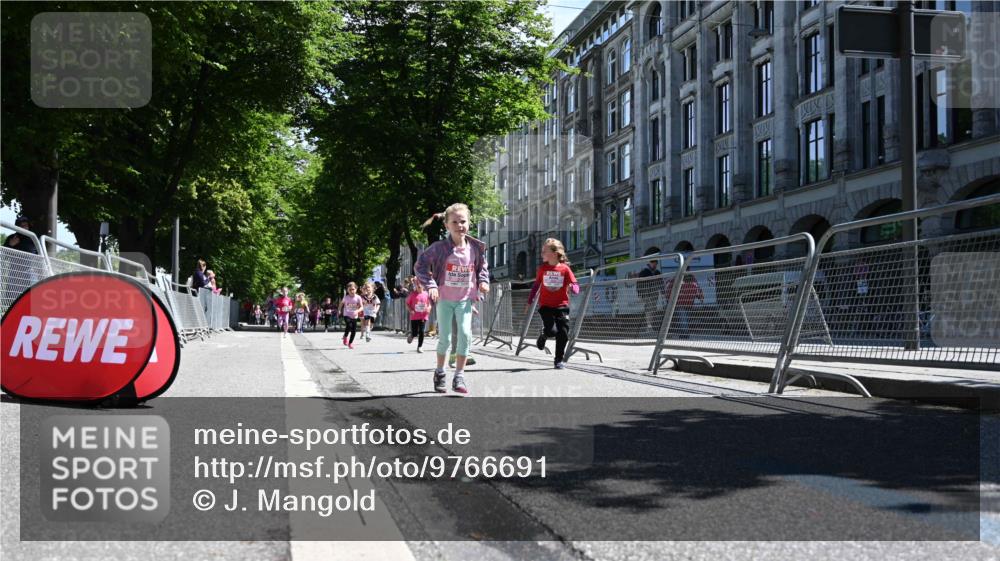 14.06.2026 - REWE Women's Run J. Mangold http://msf.ph/oto/9766691 14.06.2026 11:38:12 Ziel 150, 186, 197, 199, 210, 240, 274, 279, 297, 317, 347, 353, 371 meine-sportfotos.de