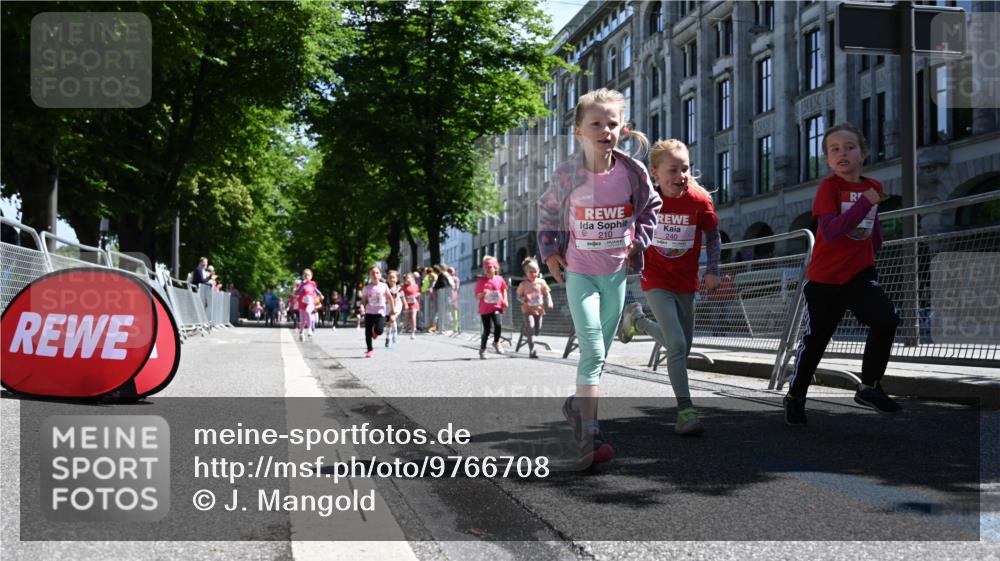 14.06.2026 - REWE Women's Run J. Mangold http://msf.ph/oto/9766708 14.06.2026 11:38:13 Ziel 150, 186, 195, 197, 199, 210, 240, 279, 297, 332, 347, 353, 371 meine-sportfotos.de
