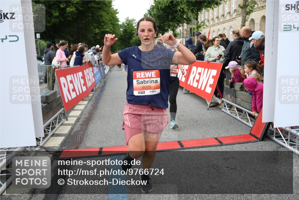 14.06.2026 - REWE Women's Run Strokosch-Dieckow http://msf.ph/oto/9766724 14.06.2026 11:01:20 Ziel 5041, 5087, 5262, 5270, 5315, 5326, 5419, 5421, 5455, 5603, 5771, 5948, 5952, 6025 meine-sportfotos.de