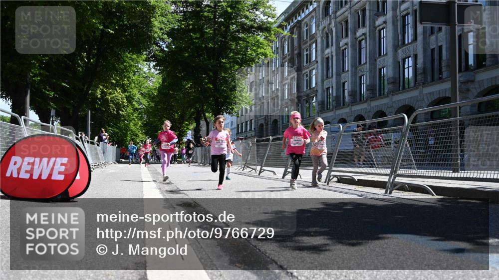 14.06.2026 - REWE Women's Run J. Mangold http://msf.ph/oto/9766729 14.06.2026 11:38:15 Ziel 150, 161, 186, 195, 197, 210, 240, 332, 347, 353, 371 meine-sportfotos.de