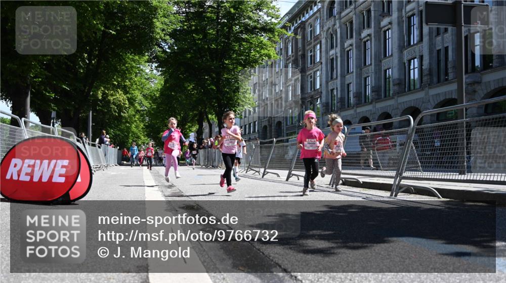 14.06.2026 - REWE Women's Run J. Mangold http://msf.ph/oto/9766732 14.06.2026 11:38:15 Ziel 150, 161, 186, 195, 197, 210, 240, 332, 347, 353, 371 meine-sportfotos.de