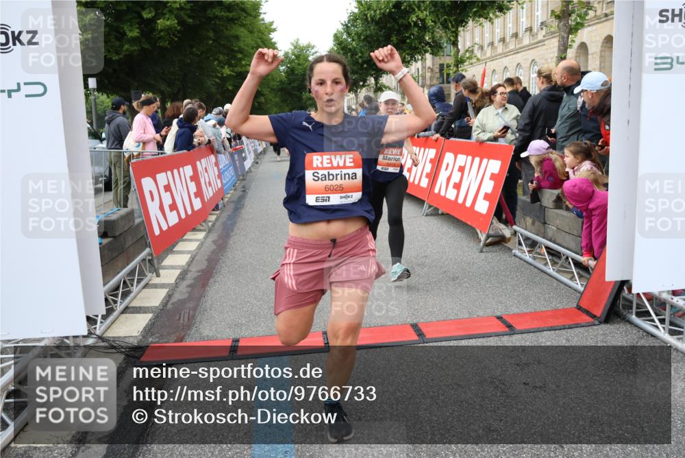 14.06.2026 - REWE Women's Run Strokosch-Dieckow http://msf.ph/oto/9766733 14.06.2026 11:01:19 Ziel 5041, 5087, 5262, 5270, 5315, 5326, 5419, 5455, 5481, 5507, 5603, 5771, 5874, 5948, 5952, 6025 meine-sportfotos.de