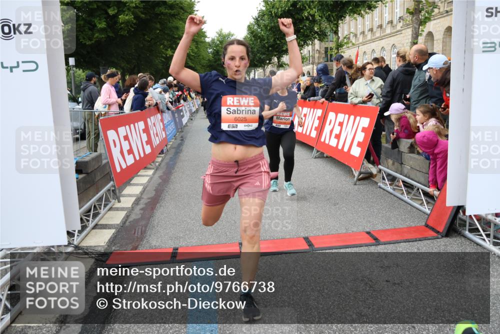 14.06.2026 - REWE Women's Run Strokosch-Dieckow http://msf.ph/oto/9766738 14.06.2026 11:01:19 Ziel 5041, 5087, 5262, 5270, 5315, 5326, 5419, 5455, 5481, 5507, 5603, 5771, 5874, 5948, 5952, 6025 meine-sportfotos.de