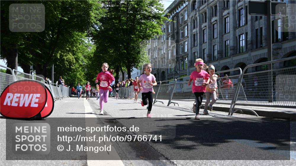 14.06.2026 - REWE Women's Run J. Mangold http://msf.ph/oto/9766741 14.06.2026 11:38:15 Ziel 150, 161, 186, 195, 197, 210, 240, 332, 347, 353, 371 meine-sportfotos.de