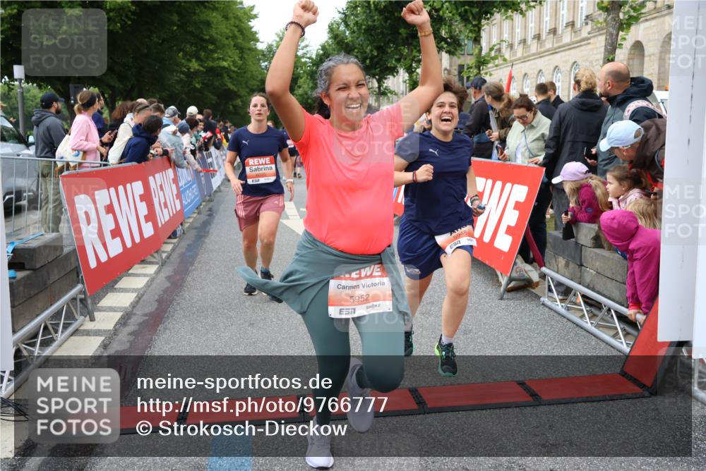 14.06.2026 - REWE Women's Run Strokosch-Dieckow http://msf.ph/oto/9766777 14.06.2026 11:01:19 Ziel 5041, 5087, 5262, 5270, 5315, 5326, 5419, 5455, 5481, 5507, 5603, 5771, 5874, 5948, 5952, 6025 meine-sportfotos.de