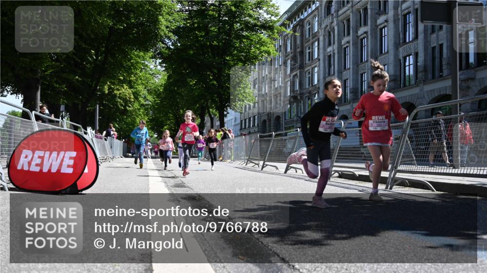 14.06.2026 - REWE Women's Run J. Mangold http://msf.ph/oto/9766788 14.06.2026 11:38:19 Ziel 134, 150, 161, 186, 195, 197, 242, 332, 347, 349, 360, 371 meine-sportfotos.de