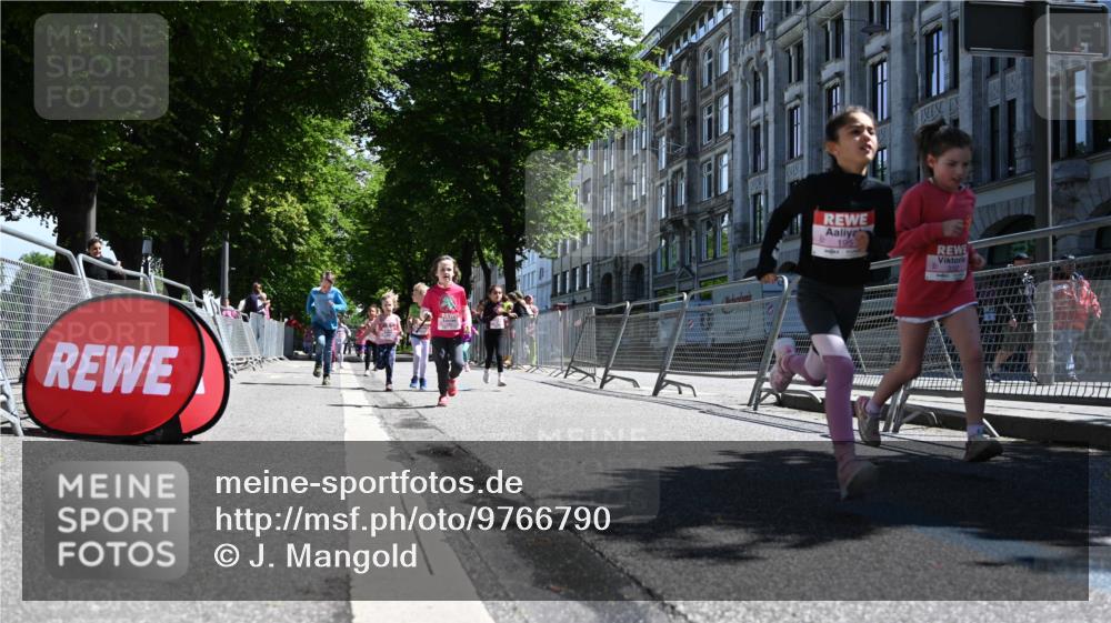 14.06.2026 - REWE Women's Run J. Mangold http://msf.ph/oto/9766790 14.06.2026 11:38:20 Ziel 134, 161, 186, 195, 197, 242, 332, 347, 349, 360, 371 meine-sportfotos.de