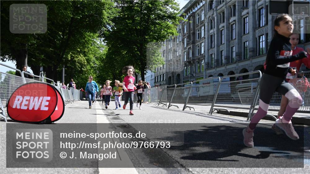 14.06.2026 - REWE Women's Run J. Mangold http://msf.ph/oto/9766793 14.06.2026 11:38:20 Ziel 134, 161, 186, 195, 197, 242, 332, 347, 349, 360, 371 meine-sportfotos.de