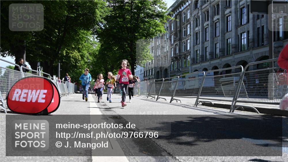 14.06.2026 - REWE Women's Run J. Mangold http://msf.ph/oto/9766796 14.06.2026 11:38:20 Ziel 134, 161, 186, 195, 197, 242, 332, 347, 349, 360, 371 meine-sportfotos.de