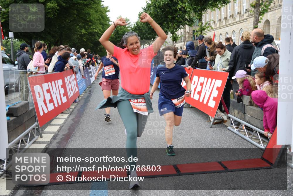 14.06.2026 - REWE Women's Run Strokosch-Dieckow http://msf.ph/oto/9766803 14.06.2026 11:01:18 Ziel 5041, 5087, 5270, 5419, 5455, 5481, 5507, 5599, 5603, 5672, 5771, 5874, 5948, 5952, 6025 meine-sportfotos.de