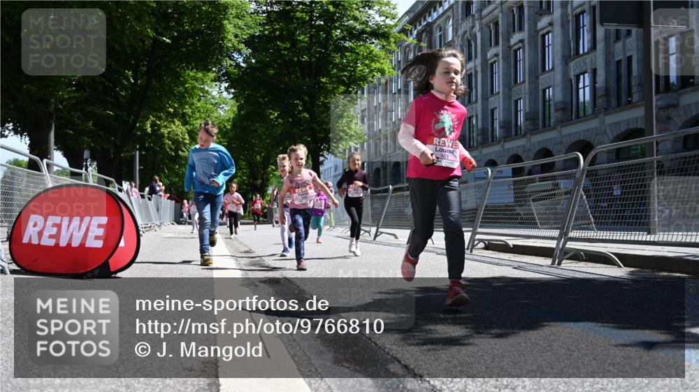 14.06.2026 - REWE Women's Run J. Mangold http://msf.ph/oto/9766810 14.06.2026 11:38:22 Ziel 109, 134, 143, 144, 161, 191, 195, 217, 242, 332, 349, 360 meine-sportfotos.de