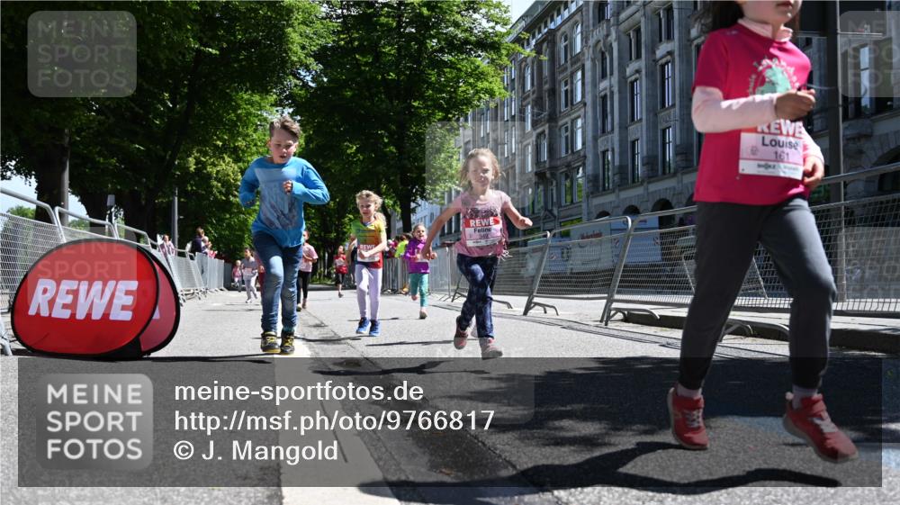 14.06.2026 - REWE Women's Run J. Mangold http://msf.ph/oto/9766817 14.06.2026 11:38:22 Ziel 109, 134, 143, 144, 161, 191, 195, 217, 242, 332, 349, 360 meine-sportfotos.de