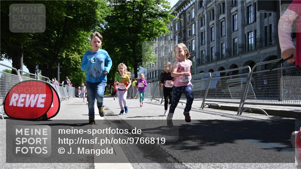 14.06.2026 - REWE Women's Run J. Mangold http://msf.ph/oto/9766819 14.06.2026 11:38:22 Ziel 109, 134, 143, 144, 161, 191, 195, 217, 242, 332, 349, 360 meine-sportfotos.de