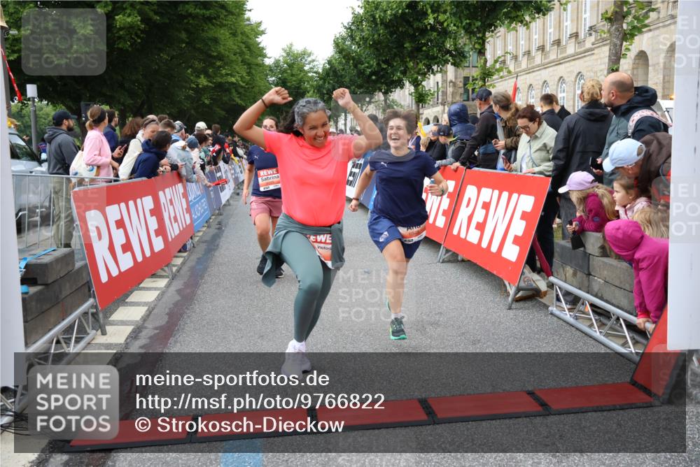 14.06.2026 - REWE Women's Run Strokosch-Dieckow http://msf.ph/oto/9766822 14.06.2026 11:01:18 Ziel 5041, 5087, 5270, 5419, 5455, 5481, 5507, 5599, 5603, 5672, 5771, 5874, 5948, 5952, 6025 meine-sportfotos.de
