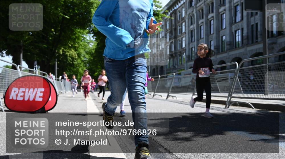 14.06.2026 - REWE Women's Run J. Mangold http://msf.ph/oto/9766826 14.06.2026 11:38:23 Ziel 109, 134, 143, 144, 161, 191, 195, 217, 242, 308, 332, 338, 349, 360 meine-sportfotos.de