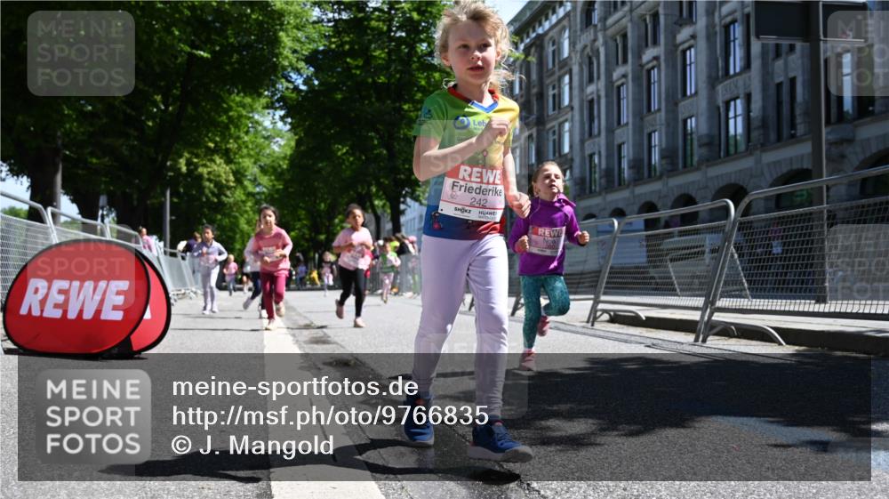 14.06.2026 - REWE Women's Run J. Mangold http://msf.ph/oto/9766835 14.06.2026 11:38:25 Ziel 109, 134, 143, 144, 161, 191, 213, 217, 219, 242, 308, 338, 349, 360 meine-sportfotos.de
