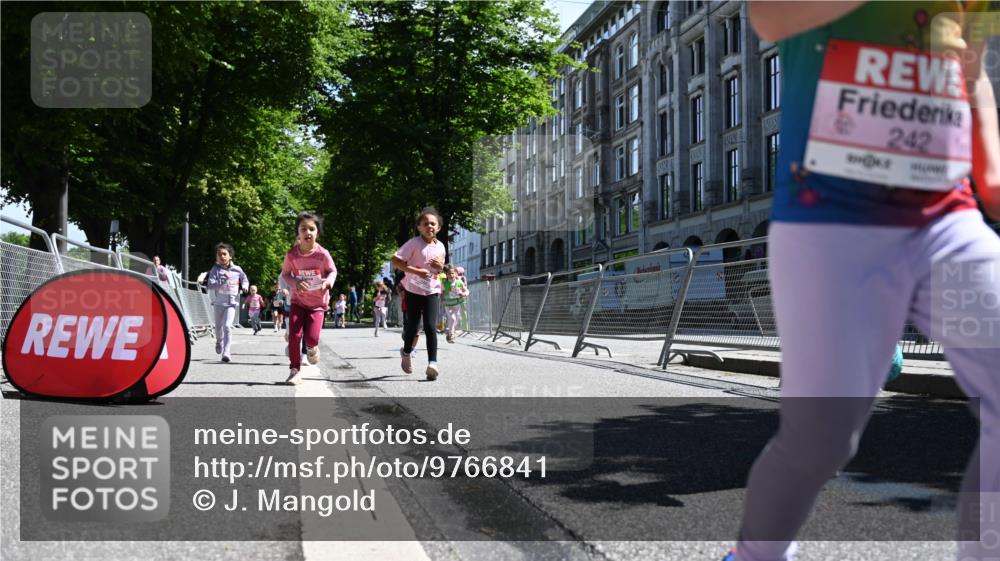14.06.2026 - REWE Women's Run J. Mangold http://msf.ph/oto/9766841 14.06.2026 11:38:25 Ziel 109, 134, 143, 144, 161, 191, 213, 217, 219, 242, 308, 338, 349, 360 meine-sportfotos.de
