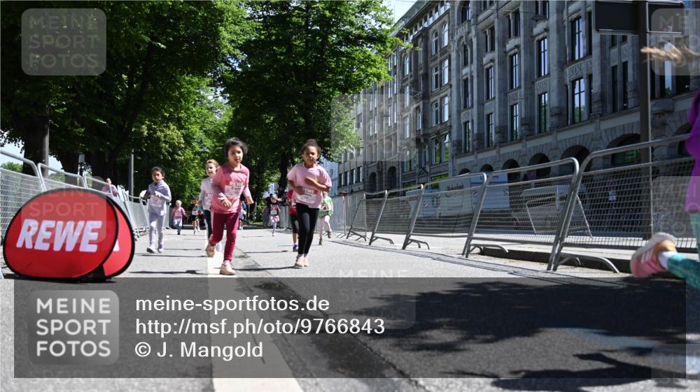 14.06.2026 - REWE Women's Run J. Mangold http://msf.ph/oto/9766843 14.06.2026 11:38:25 Ziel 109, 134, 143, 144, 161, 191, 213, 217, 219, 242, 308, 338, 349, 360 meine-sportfotos.de