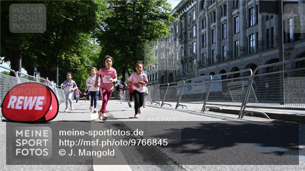 14.06.2026 - REWE Women's Run J. Mangold http://msf.ph/oto/9766845 14.06.2026 11:38:26 Ziel 109, 134, 143, 144, 191, 213, 217, 219, 242, 308, 338, 349, 360 meine-sportfotos.de