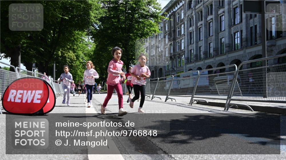 14.06.2026 - REWE Women's Run J. Mangold http://msf.ph/oto/9766848 14.06.2026 11:38:26 Ziel 109, 134, 143, 144, 191, 213, 217, 219, 242, 308, 338, 349, 360 meine-sportfotos.de
