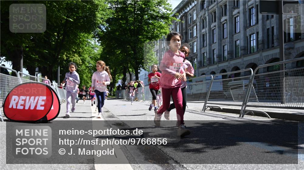 14.06.2026 - REWE Women's Run J. Mangold http://msf.ph/oto/9766856 14.06.2026 11:38:27 Ziel 109, 134, 143, 144, 191, 213, 217, 219, 229, 230, 231, 242, 308, 338, 349, 360 meine-sportfotos.de