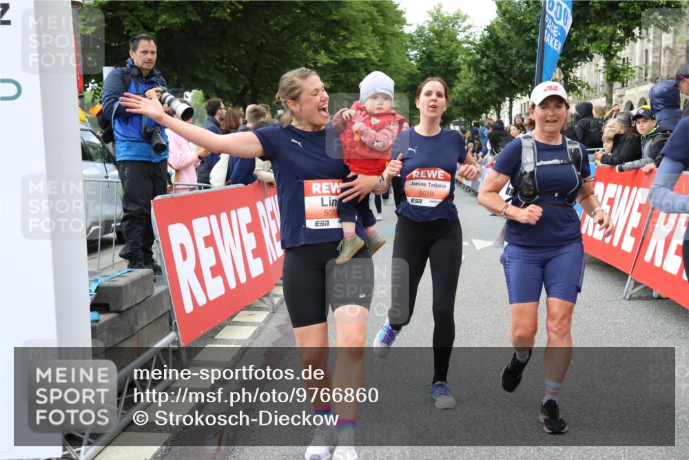14.06.2026 - REWE Women's Run Strokosch-Dieckow http://msf.ph/oto/9766860 14.06.2026 11:01:07 Ziel 5025, 5055, 5146, 5307, 5364, 5481, 5507, 5532, 5599, 5618, 5672, 5767, 5874, 5941 meine-sportfotos.de