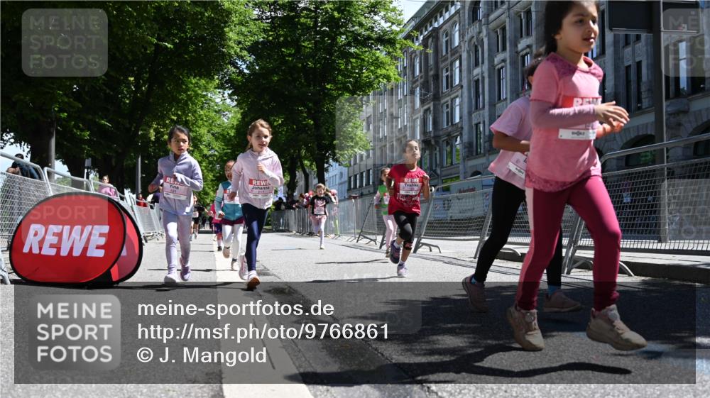 14.06.2026 - REWE Women's Run J. Mangold http://msf.ph/oto/9766861 14.06.2026 11:38:27 Ziel 109, 134, 143, 144, 191, 213, 217, 219, 229, 230, 231, 242, 308, 338, 349, 360 meine-sportfotos.de