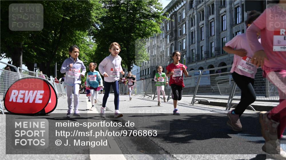 14.06.2026 - REWE Women's Run J. Mangold http://msf.ph/oto/9766863 14.06.2026 11:38:27 Ziel 109, 134, 143, 144, 191, 213, 217, 219, 229, 230, 231, 242, 308, 338, 349, 360 meine-sportfotos.de