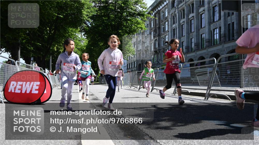14.06.2026 - REWE Women's Run J. Mangold http://msf.ph/oto/9766866 14.06.2026 11:38:28 Ziel 109, 134, 143, 144, 191, 213, 217, 219, 229, 230, 231, 242, 308, 338, 360 meine-sportfotos.de