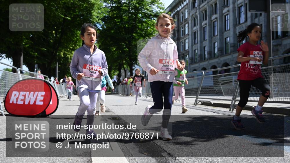 14.06.2026 - REWE Women's Run J. Mangold http://msf.ph/oto/9766871 14.06.2026 11:38:28 Ziel 109, 134, 143, 144, 191, 213, 217, 219, 229, 230, 231, 242, 308, 338, 360 meine-sportfotos.de