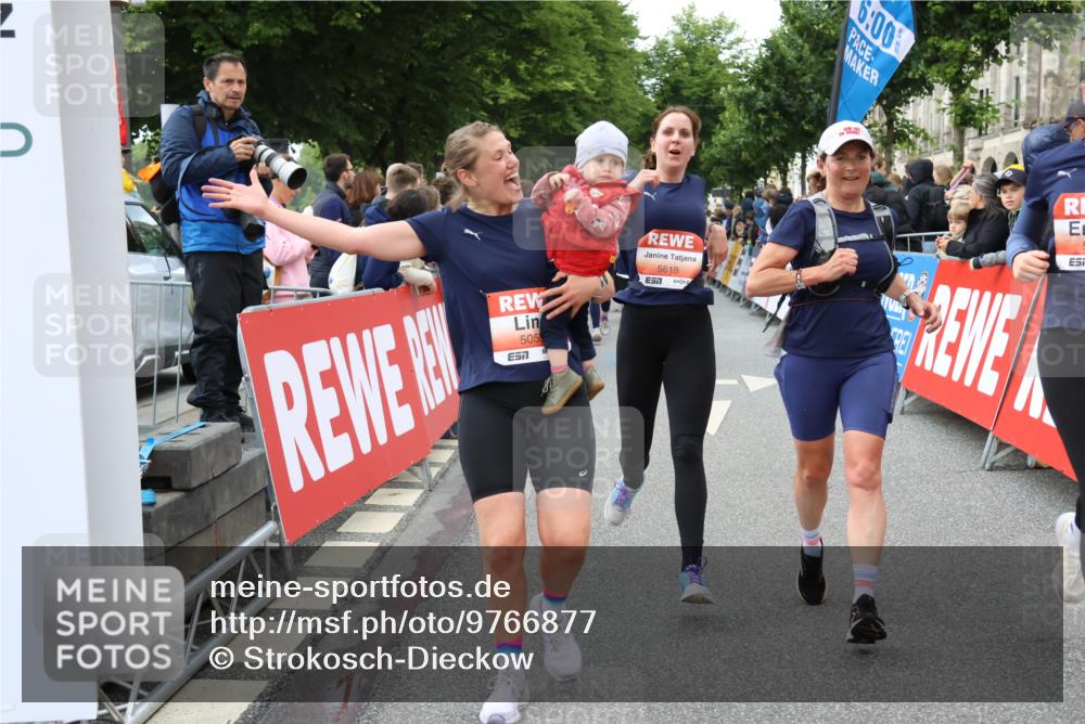 14.06.2026 - REWE Women's Run Strokosch-Dieckow http://msf.ph/oto/9766877 14.06.2026 11:01:06 Ziel 5025, 5054, 5055, 5146, 5307, 5364, 5532, 5599, 5618, 5672, 5767, 5941, 6018 meine-sportfotos.de