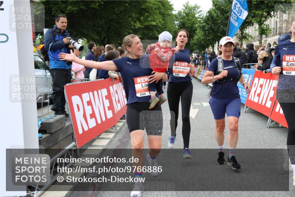 14.06.2026 - REWE Women's Run Strokosch-Dieckow http://msf.ph/oto/9766886 14.06.2026 11:01:06 Ziel 5025, 5054, 5055, 5146, 5307, 5364, 5532, 5599, 5618, 5672, 5767, 5941, 6018 meine-sportfotos.de