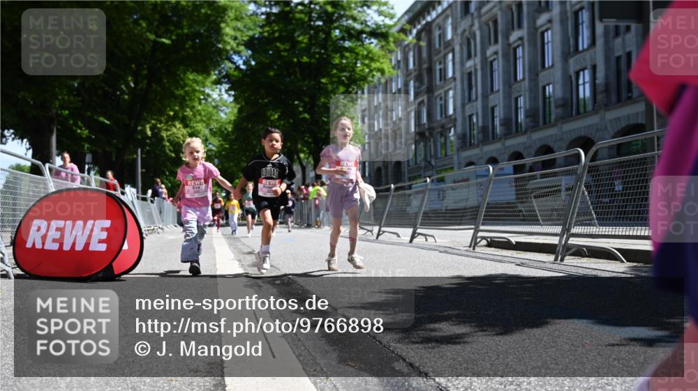 14.06.2026 - REWE Women's Run J. Mangold http://msf.ph/oto/9766898 14.06.2026 11:38:32 Ziel 109, 191, 213, 217, 219, 223, 229, 230, 231, 285, 286, 308, 338 meine-sportfotos.de