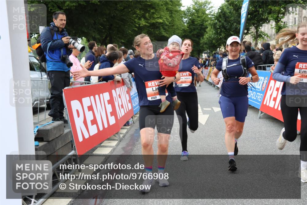 14.06.2026 - REWE Women's Run Strokosch-Dieckow http://msf.ph/oto/9766908 14.06.2026 11:01:06 Ziel 5025, 5054, 5055, 5146, 5307, 5364, 5532, 5599, 5618, 5672, 5767, 5941, 6018 meine-sportfotos.de