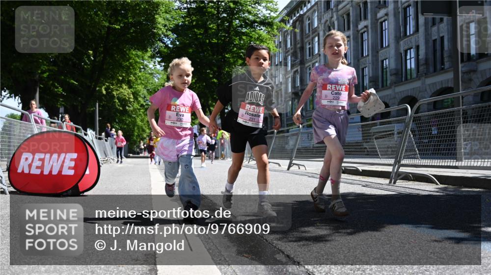 14.06.2026 - REWE Women's Run J. Mangold http://msf.ph/oto/9766909 14.06.2026 11:38:33 Ziel 213, 219, 223, 229, 230, 231, 236, 285, 286, 308, 338 meine-sportfotos.de