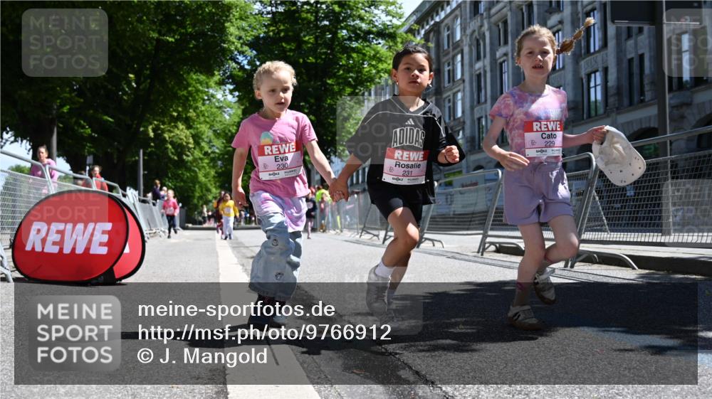 14.06.2026 - REWE Women's Run J. Mangold http://msf.ph/oto/9766912 14.06.2026 11:38:33 Ziel 213, 219, 223, 229, 230, 231, 236, 285, 286, 308, 338 meine-sportfotos.de