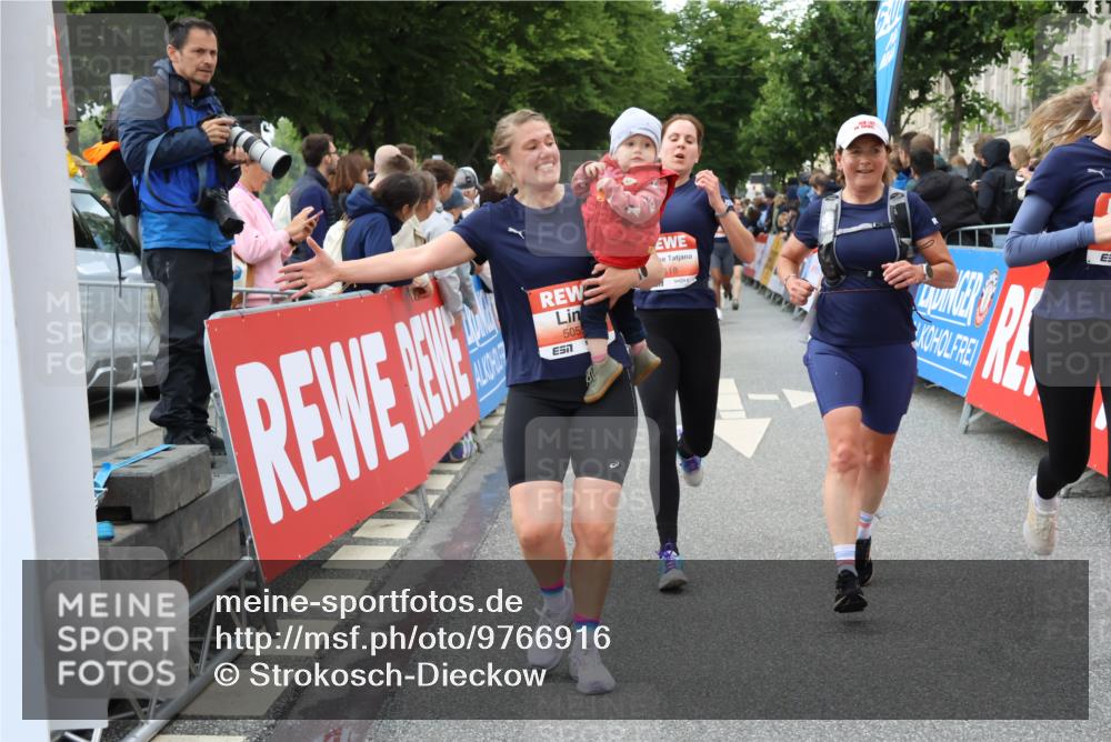14.06.2026 - REWE Women's Run Strokosch-Dieckow http://msf.ph/oto/9766916 14.06.2026 11:01:06 Ziel 5025, 5054, 5055, 5146, 5307, 5364, 5532, 5599, 5618, 5672, 5767, 5941, 6018 meine-sportfotos.de