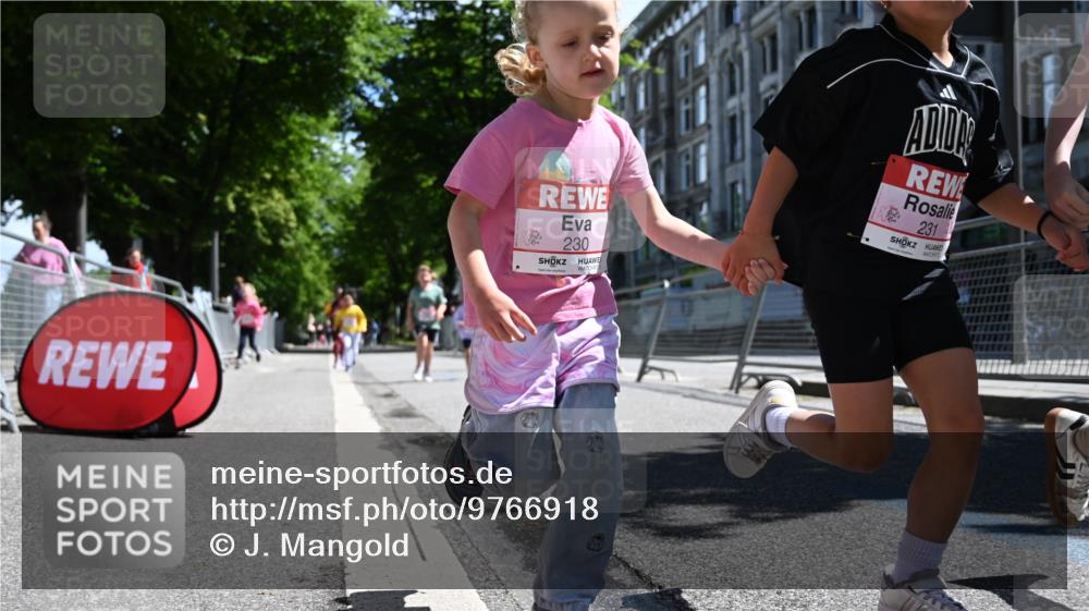 14.06.2026 - REWE Women's Run J. Mangold http://msf.ph/oto/9766918 14.06.2026 11:38:33 Ziel 213, 219, 223, 229, 230, 231, 236, 285, 286, 308, 338 meine-sportfotos.de