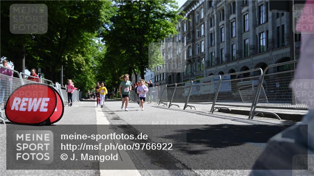 14.06.2026 - REWE Women's Run J. Mangold http://msf.ph/oto/9766922 14.06.2026 11:38:34 Ziel 147, 213, 219, 223, 229, 230, 231, 236, 285, 286, 287 meine-sportfotos.de