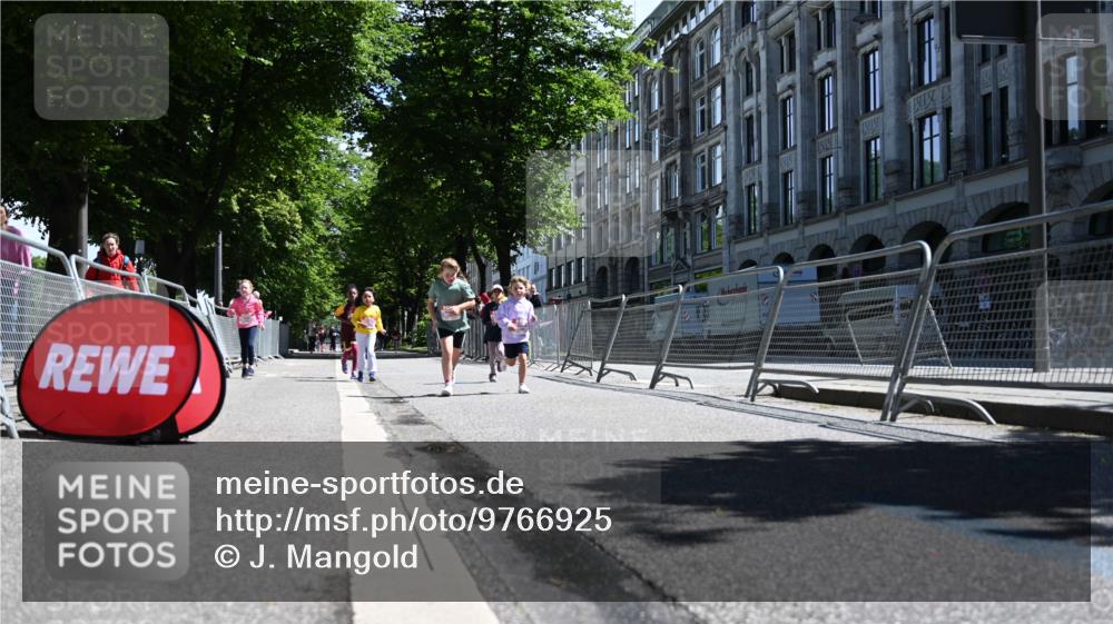14.06.2026 - REWE Women's Run J. Mangold http://msf.ph/oto/9766925 14.06.2026 11:38:34 Ziel 147, 213, 219, 223, 229, 230, 231, 236, 285, 286, 287 meine-sportfotos.de