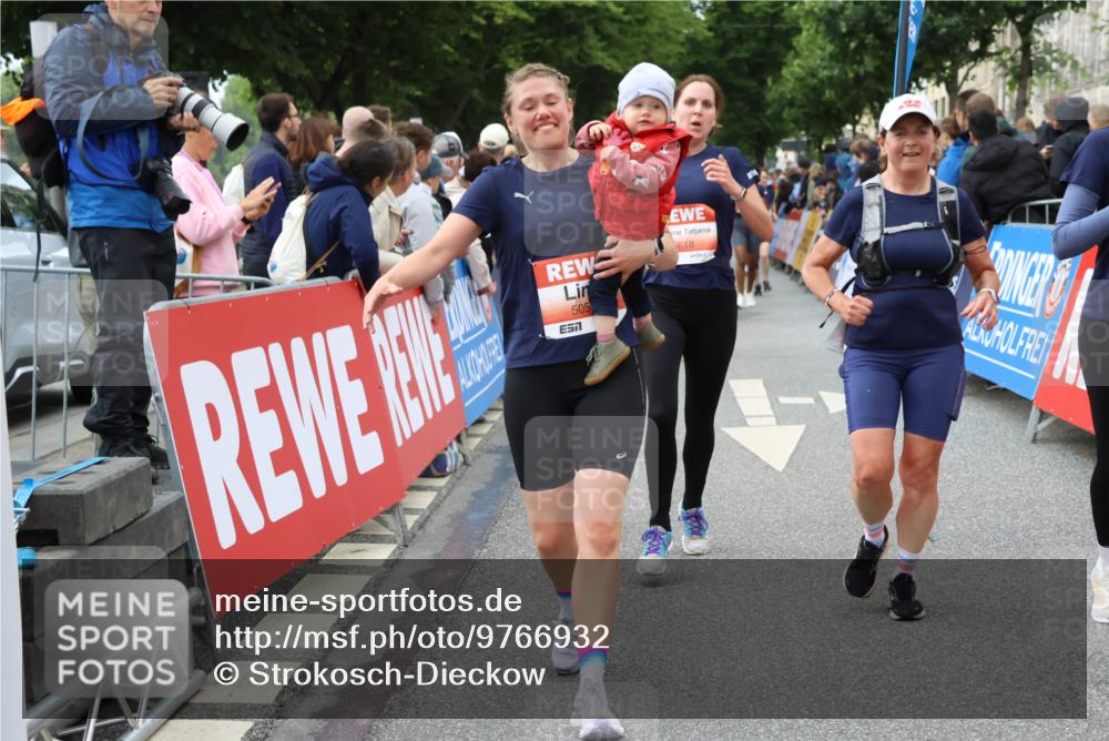 14.06.2026 - REWE Women's Run Strokosch-Dieckow http://msf.ph/oto/9766932 14.06.2026 11:01:06 Ziel 5025, 5054, 5055, 5146, 5307, 5364, 5532, 5599, 5618, 5672, 5767, 5941, 6018 meine-sportfotos.de