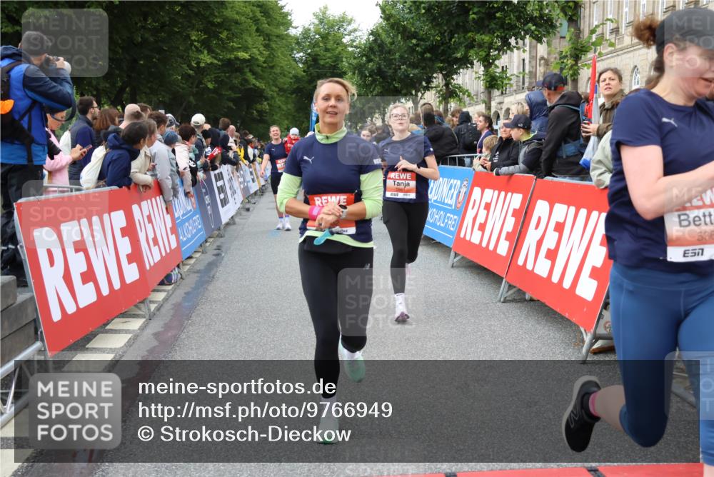 14.06.2026 - REWE Women's Run Strokosch-Dieckow http://msf.ph/oto/9766949 14.06.2026 11:01:02 Ziel 5054, 5055, 5146, 5242, 5307, 5341, 5364, 5532, 5547, 5548, 5767, 5861, 5941, 6018 meine-sportfotos.de