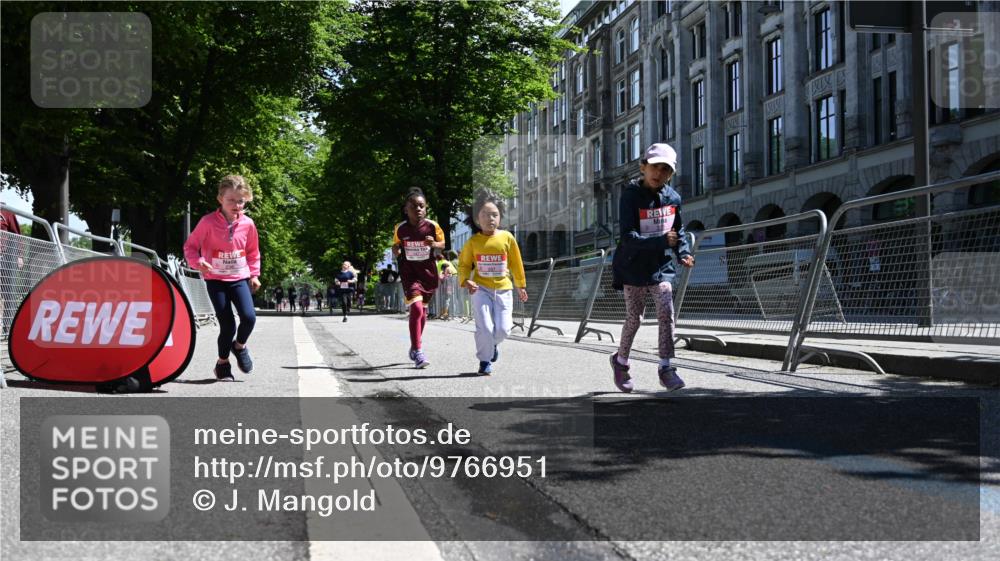 14.06.2026 - REWE Women's Run J. Mangold http://msf.ph/oto/9766951 14.06.2026 11:38:38 Ziel 147, 223, 236, 285, 286, 287 meine-sportfotos.de