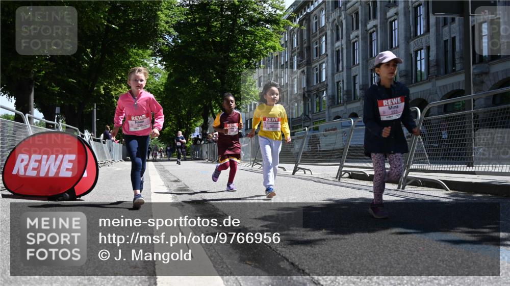 14.06.2026 - REWE Women's Run J. Mangold http://msf.ph/oto/9766956 14.06.2026 11:38:38 Ziel 147, 223, 236, 285, 286, 287 meine-sportfotos.de