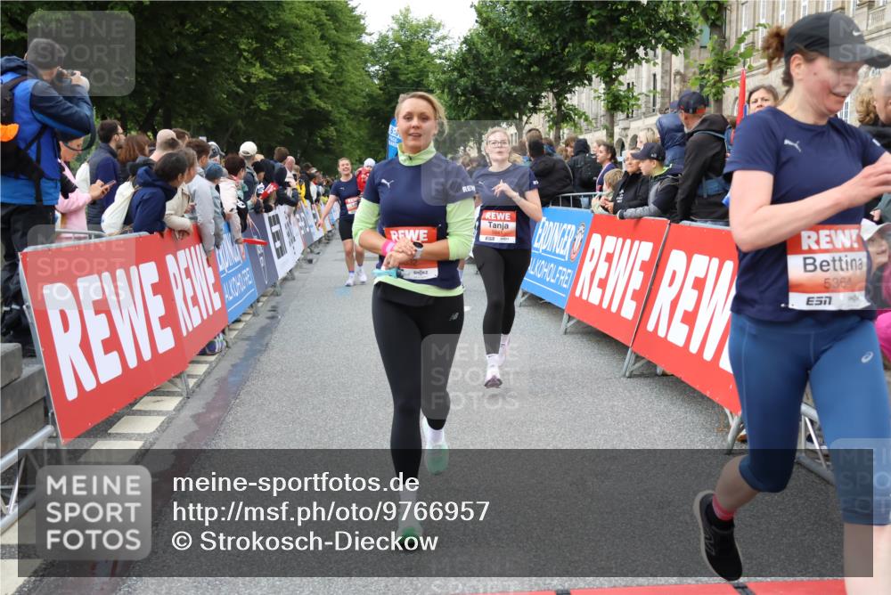 14.06.2026 - REWE Women's Run Strokosch-Dieckow http://msf.ph/oto/9766957 14.06.2026 11:01:02 Ziel 5054, 5055, 5146, 5242, 5307, 5341, 5364, 5532, 5547, 5548, 5767, 5861, 5941, 6018 meine-sportfotos.de