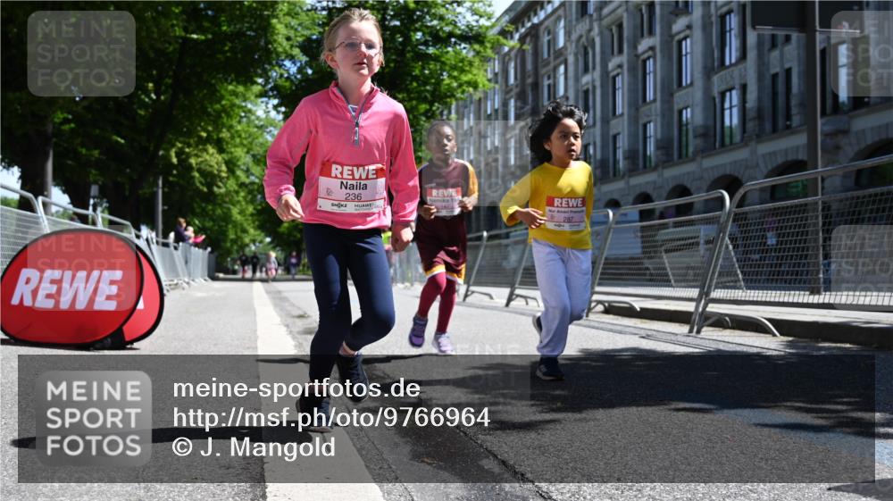14.06.2026 - REWE Women's Run J. Mangold http://msf.ph/oto/9766964 14.06.2026 11:38:39 Ziel 115, 147, 223, 236, 285, 286, 287 meine-sportfotos.de