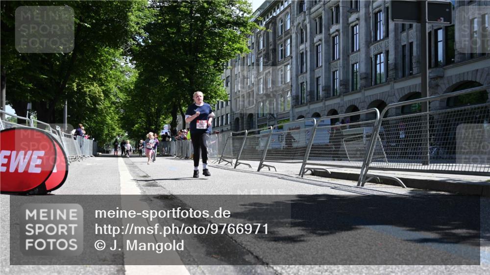 14.06.2026 - REWE Women's Run J. Mangold http://msf.ph/oto/9766971 14.06.2026 11:38:43 Ziel 115, 147, 202, 236, 284, 287 meine-sportfotos.de