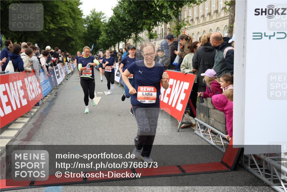 14.06.2026 - REWE Women's Run Strokosch-Dieckow http://msf.ph/oto/9766973 14.06.2026 11:01:01 Ziel 5054, 5242, 5307, 5341, 5364, 5532, 5547, 5548, 5767, 5861, 5941, 6018 meine-sportfotos.de